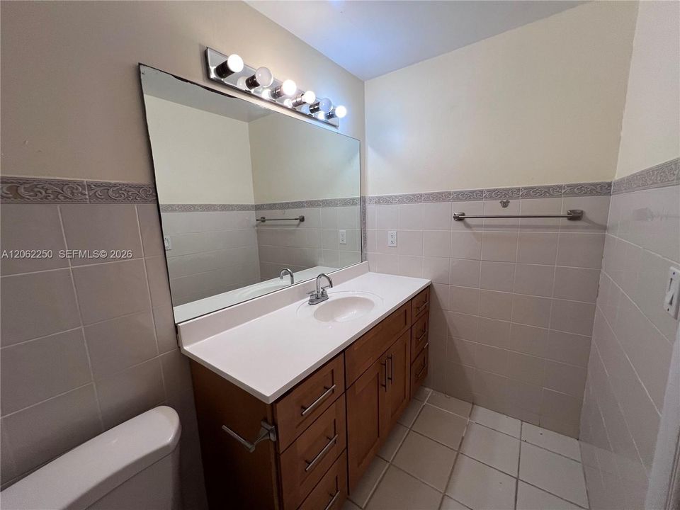 For Sale: $400,000 (4 beds, 2 baths, 1670 Square Feet)
