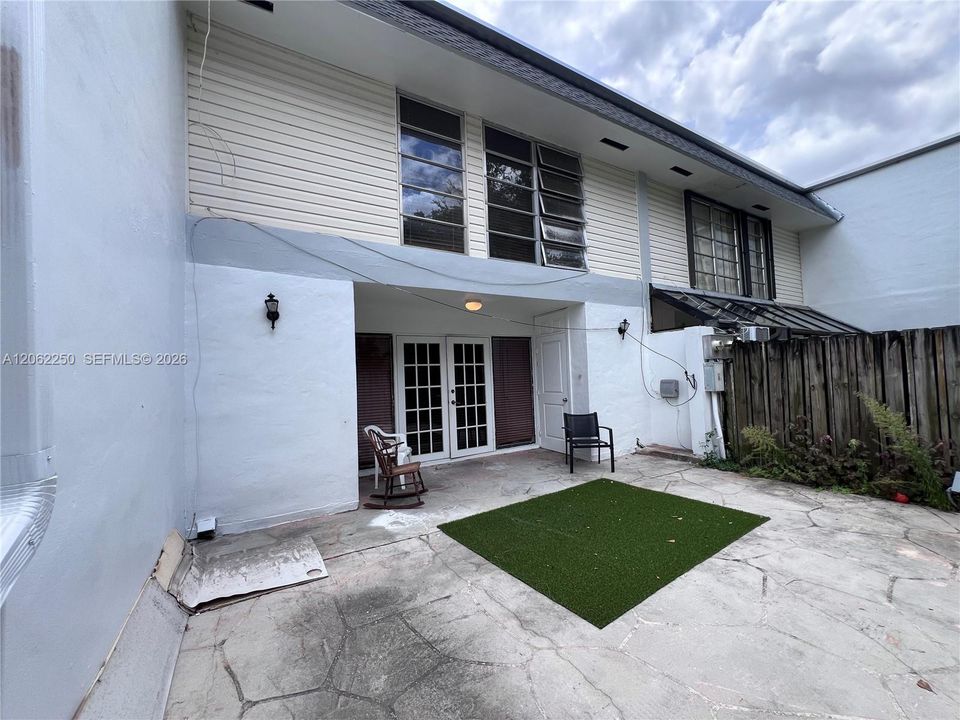 For Sale: $400,000 (4 beds, 2 baths, 1670 Square Feet)