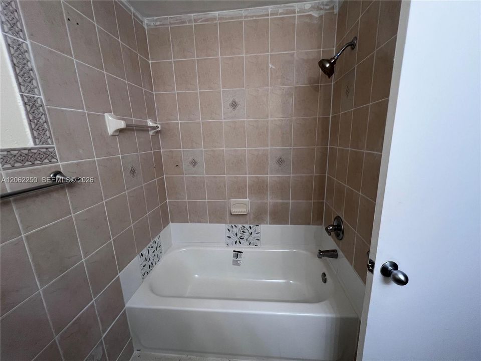 For Sale: $400,000 (4 beds, 2 baths, 1670 Square Feet)