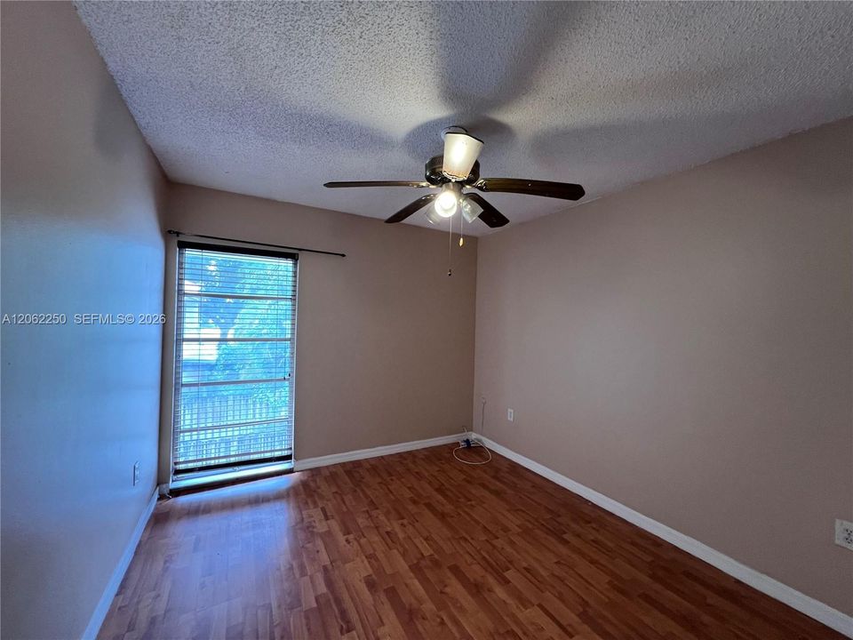 For Sale: $400,000 (4 beds, 2 baths, 1670 Square Feet)