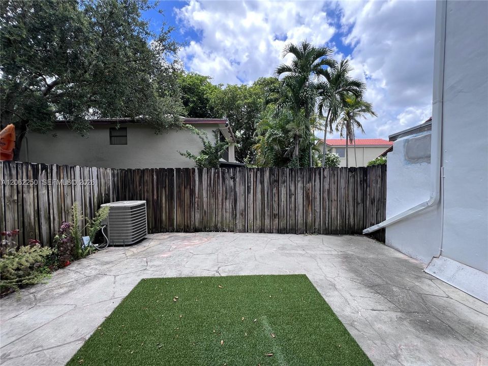 For Sale: $400,000 (4 beds, 2 baths, 1670 Square Feet)