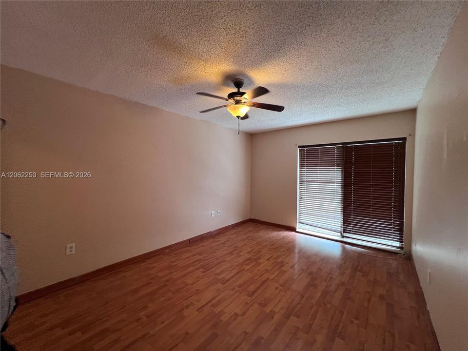 For Sale: $400,000 (4 beds, 2 baths, 1670 Square Feet)