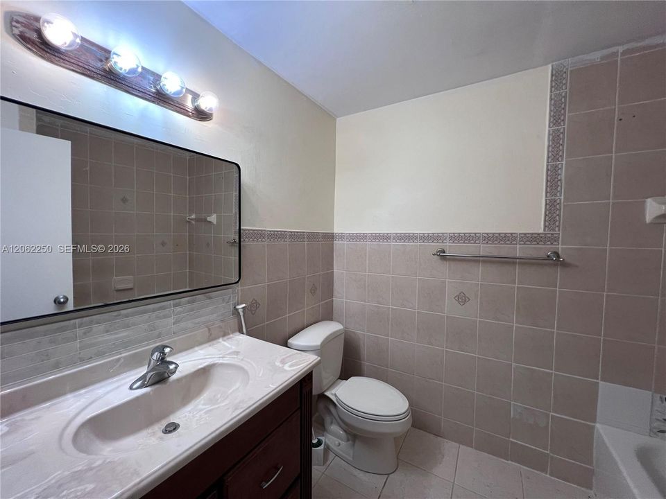 For Sale: $400,000 (4 beds, 2 baths, 1670 Square Feet)