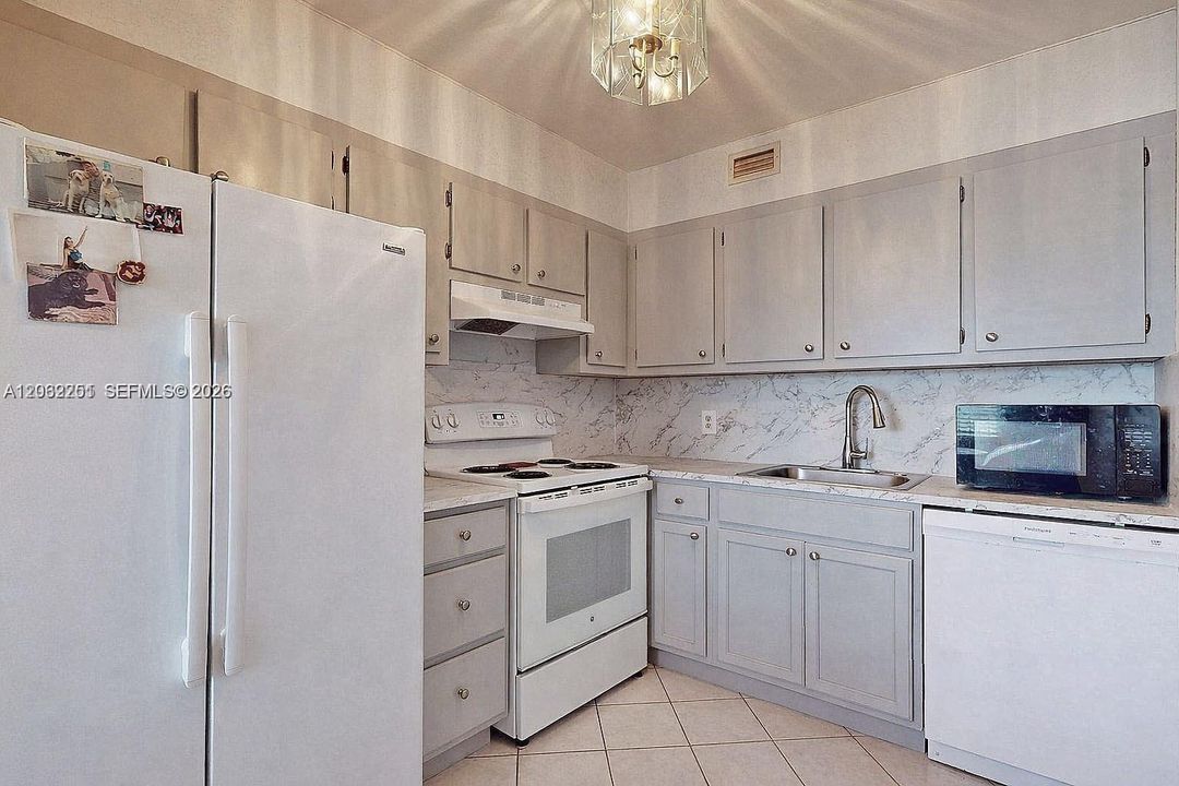На продажу: $110,000 (2 спален, 1 ванн, 953 Квадратных фут)