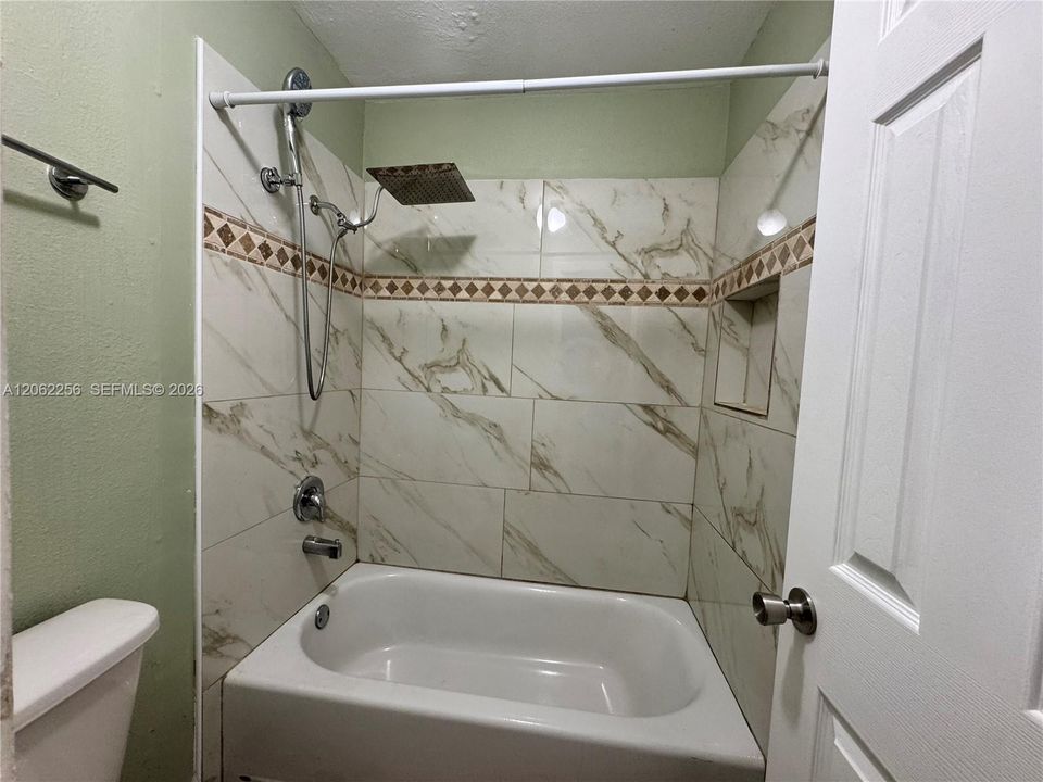 For Rent: $2,100 (2 beds, 2 baths, 900 Square Feet)