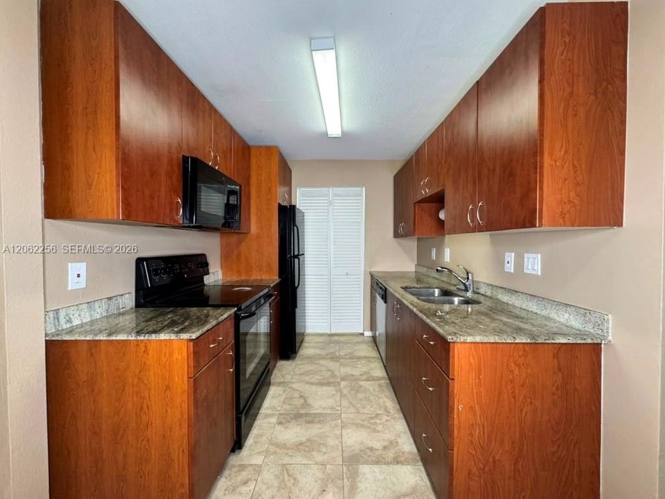 For Rent: $2,100 (2 beds, 2 baths, 900 Square Feet)