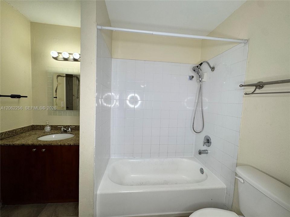 For Rent: $2,100 (2 beds, 2 baths, 900 Square Feet)