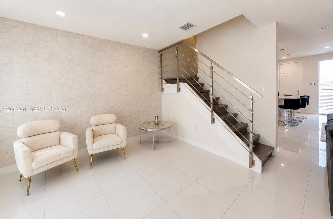 На продажу: $699,000 (4 спален, 3 ванн, 1812 Квадратных фут)