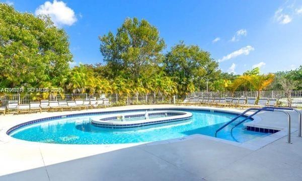 На продажу: $189,000 (2 спален, 1 ванн, 953 Квадратных фут)
