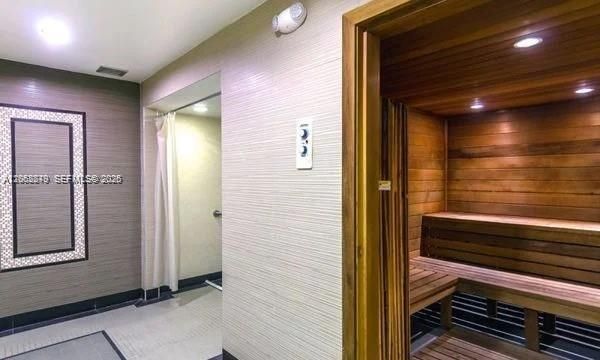 На продажу: $189,000 (2 спален, 1 ванн, 953 Квадратных фут)