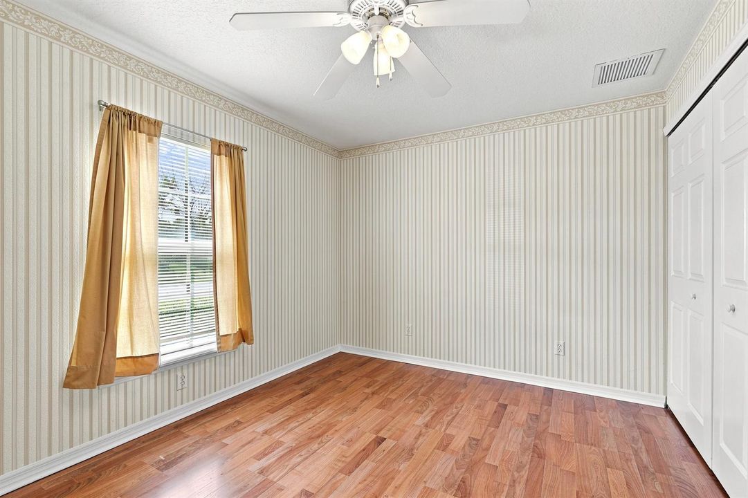 23_bedroom