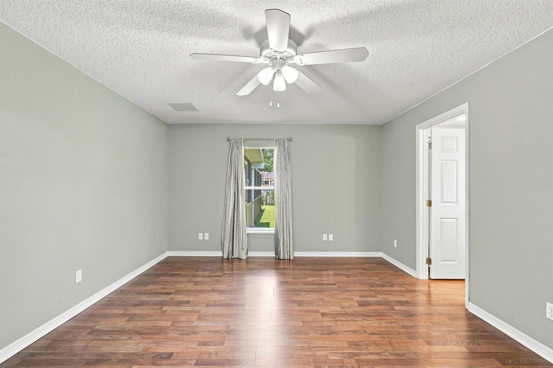 17_primary bedroom