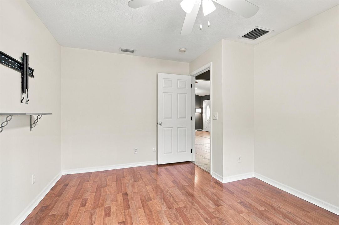 22_bedroom