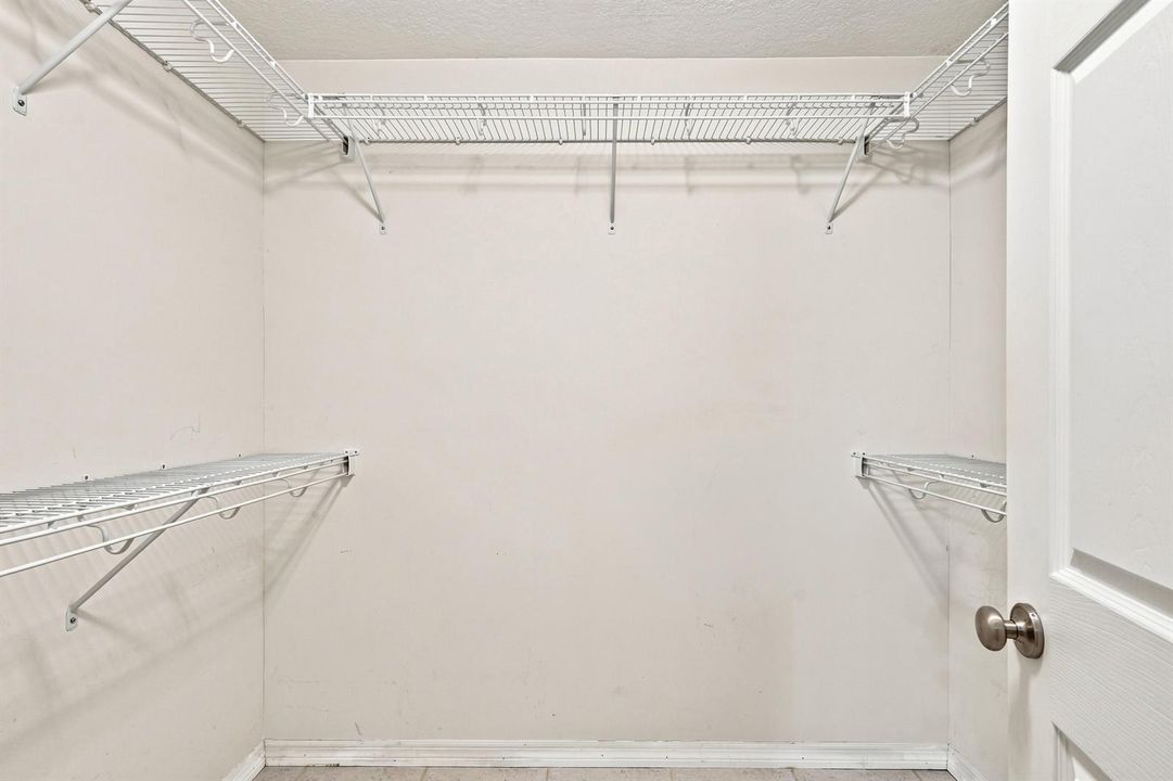 20_walk-in closet