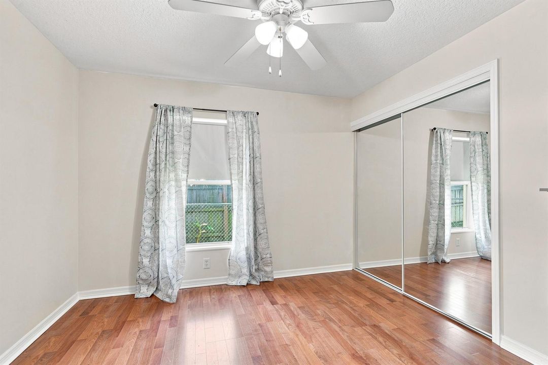 21_bedroom