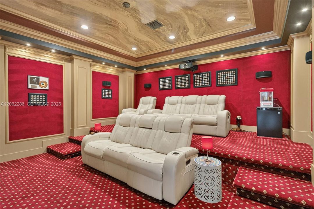 На продажу: $1,950,000 (6 спален, 5 ванн, 5117 Квадратных фут)