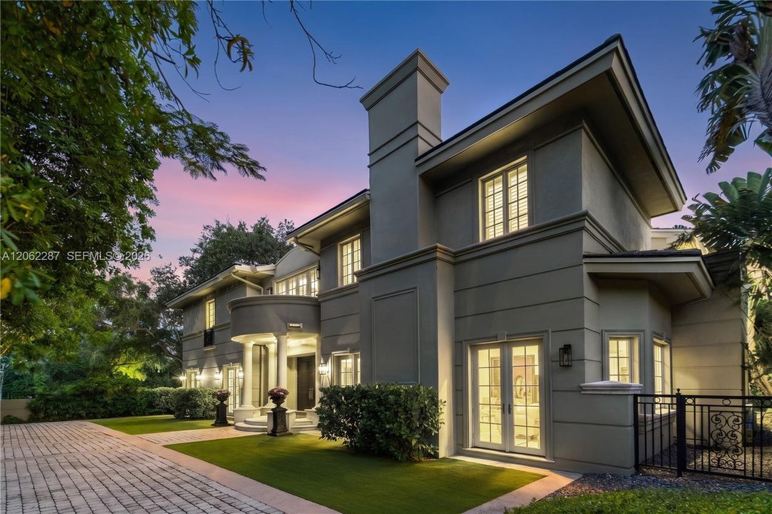 For Sale: $10,950,000 (5 beds, 5 baths, 6720 Square Feet)