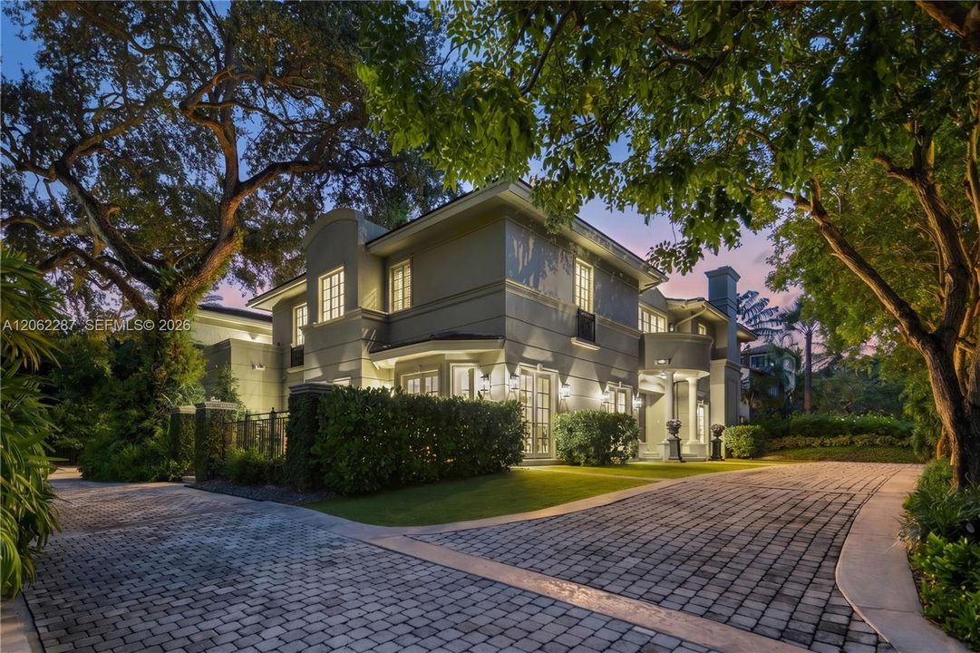 For Sale: $10,950,000 (5 beds, 5 baths, 6720 Square Feet)