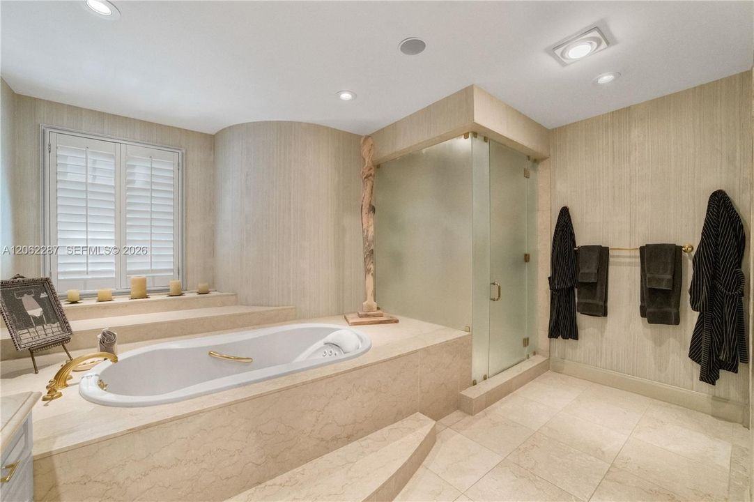 For Sale: $10,950,000 (5 beds, 5 baths, 6720 Square Feet)