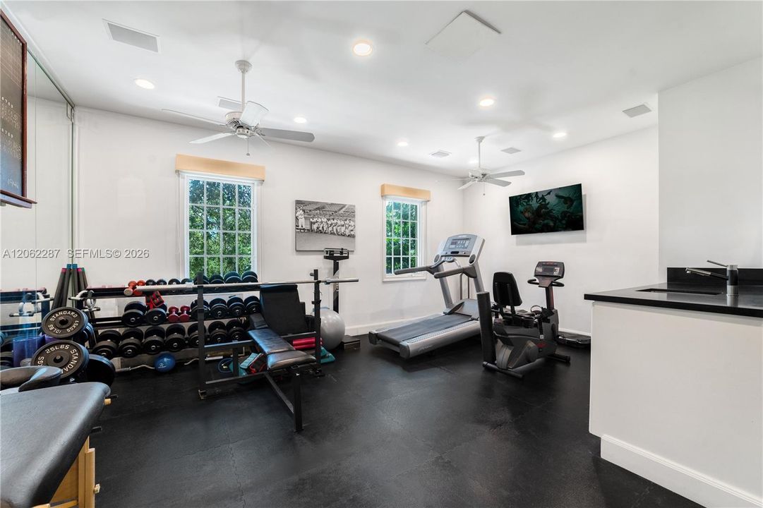 For Sale: $10,950,000 (5 beds, 5 baths, 6720 Square Feet)
