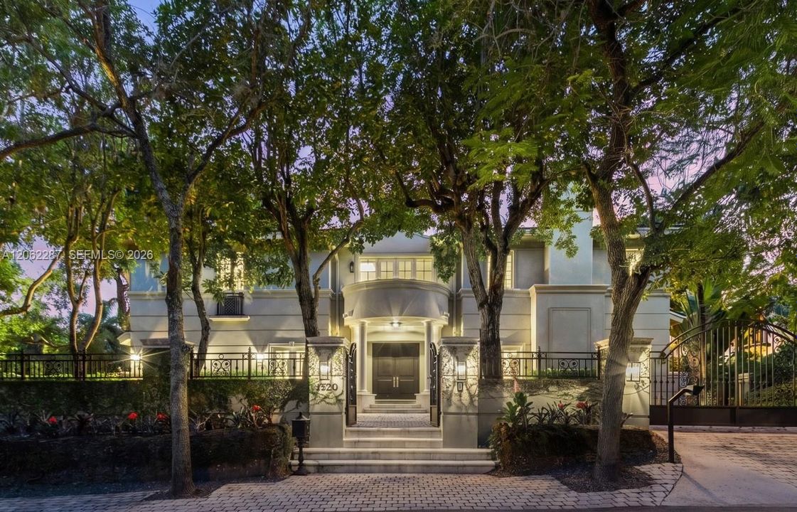 For Sale: $10,950,000 (5 beds, 5 baths, 6720 Square Feet)