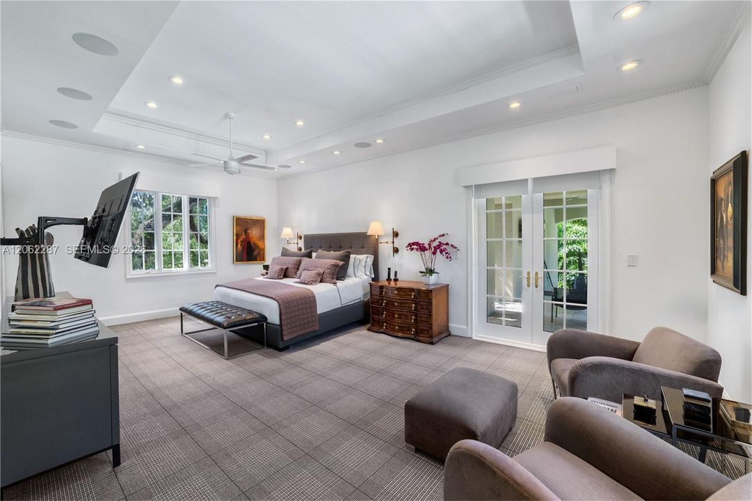For Sale: $10,950,000 (5 beds, 5 baths, 6720 Square Feet)