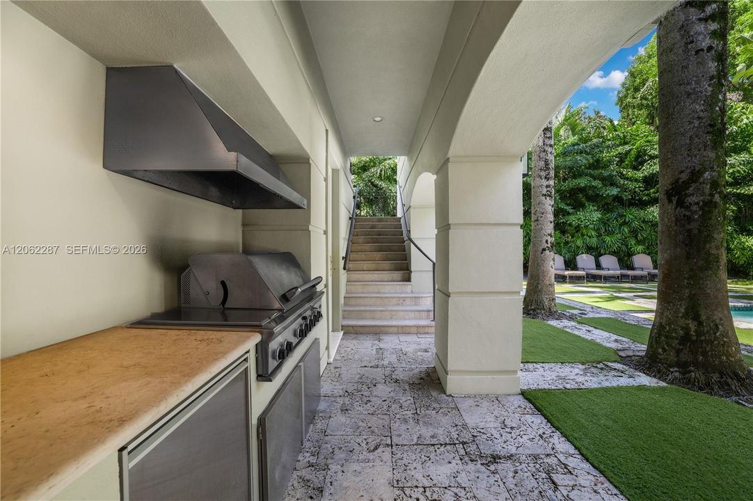 For Sale: $10,950,000 (5 beds, 5 baths, 6720 Square Feet)