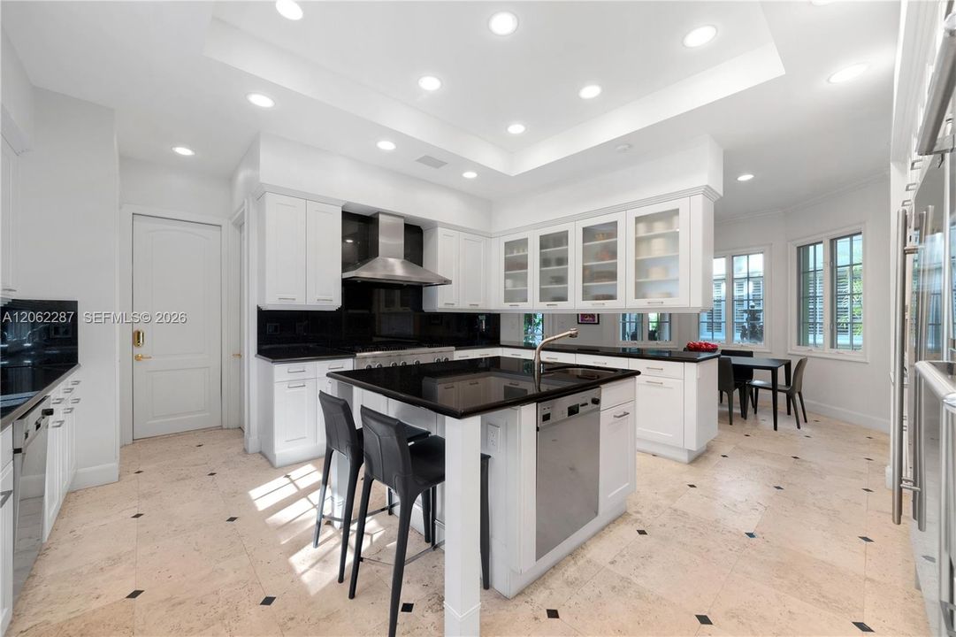 For Sale: $10,950,000 (5 beds, 5 baths, 6720 Square Feet)