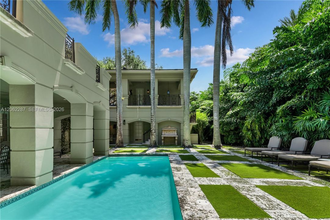 For Sale: $10,950,000 (5 beds, 5 baths, 6720 Square Feet)