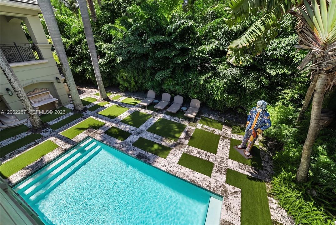 For Sale: $10,950,000 (5 beds, 5 baths, 6720 Square Feet)