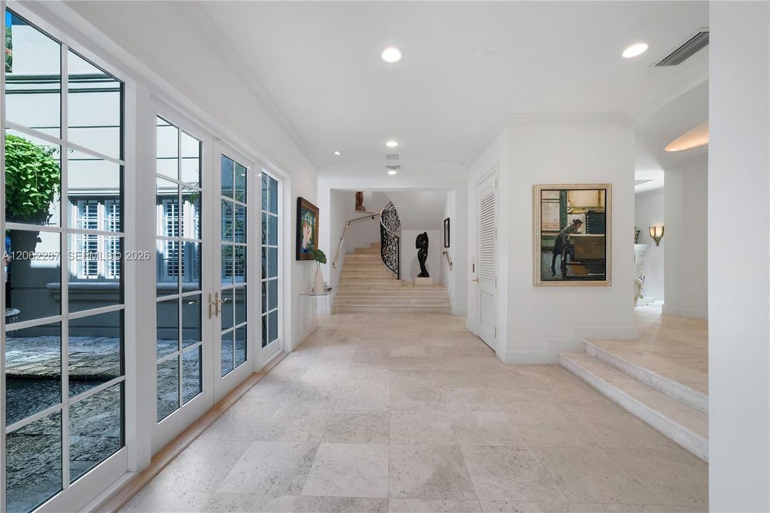 For Sale: $10,950,000 (5 beds, 5 baths, 6720 Square Feet)