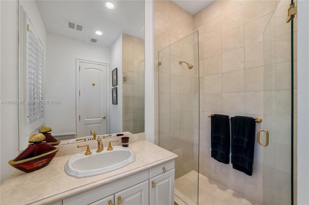 For Sale: $10,950,000 (5 beds, 5 baths, 6720 Square Feet)
