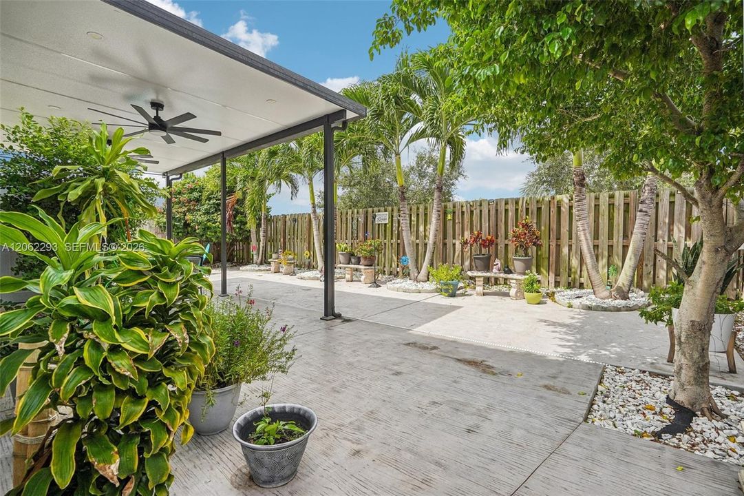 En Venta: $639,000 (4 camas, 3 baños, 2630 Pies cuadrados)