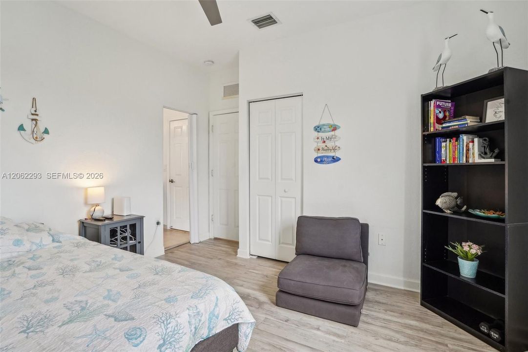 En Venta: $639,000 (4 camas, 3 baños, 2630 Pies cuadrados)