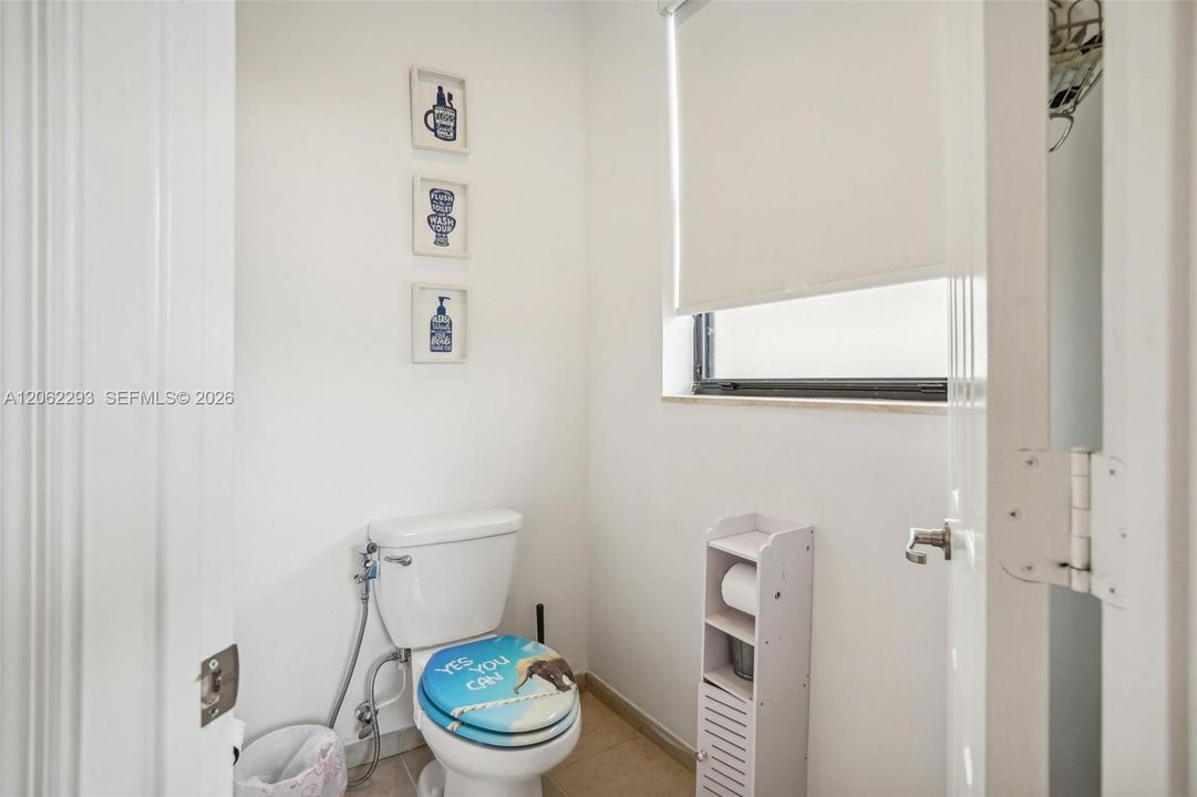 En Venta: $639,000 (4 camas, 3 baños, 2630 Pies cuadrados)