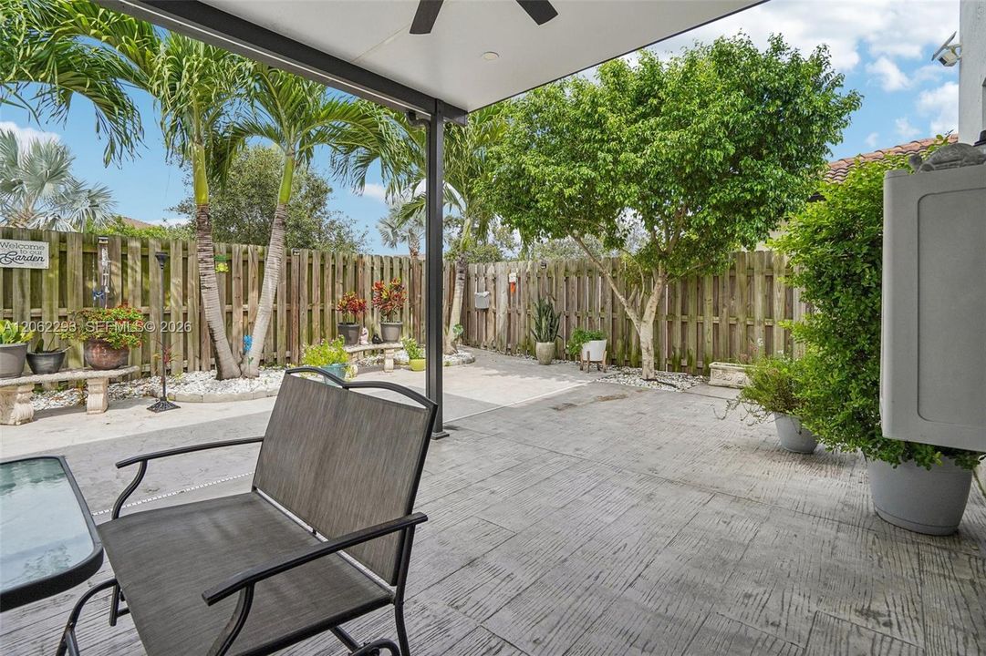 En Venta: $639,000 (4 camas, 3 baños, 2630 Pies cuadrados)