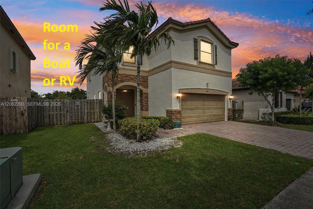 En Venta: $639,000 (4 camas, 3 baños, 2630 Pies cuadrados)