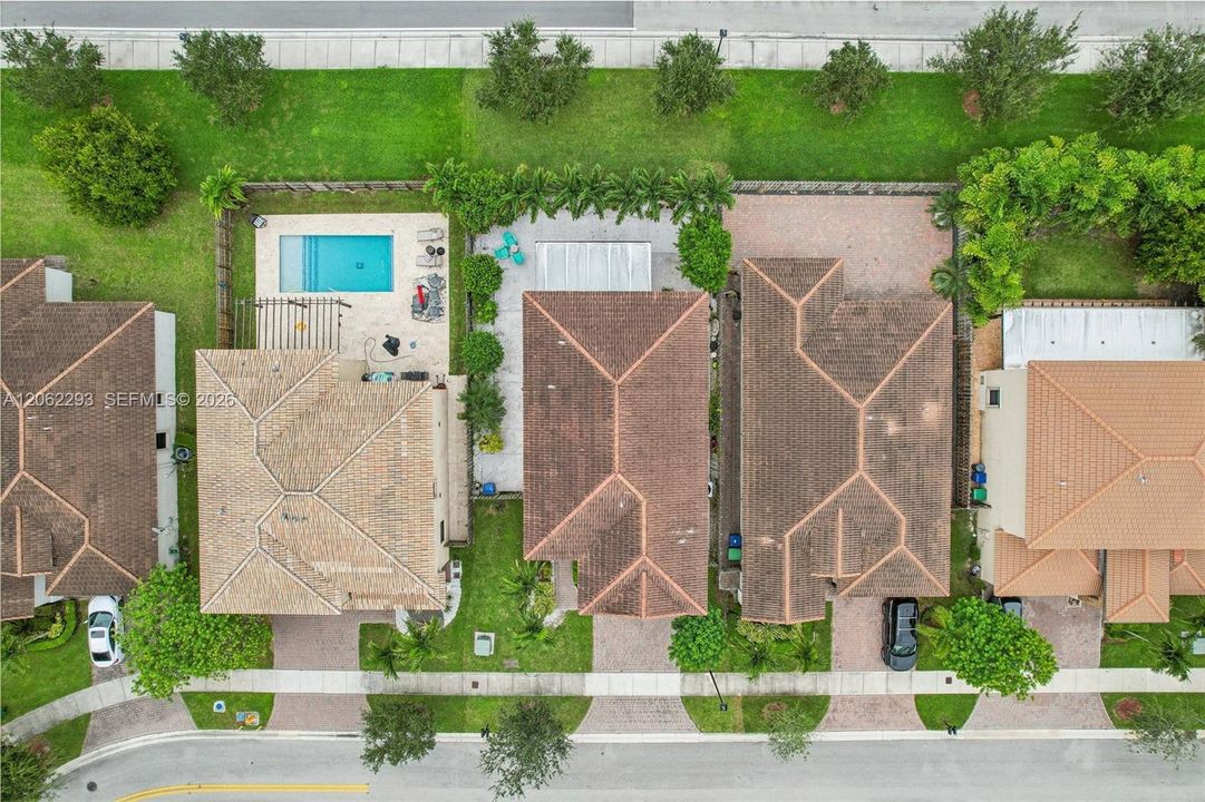 En Venta: $639,000 (4 camas, 3 baños, 2630 Pies cuadrados)