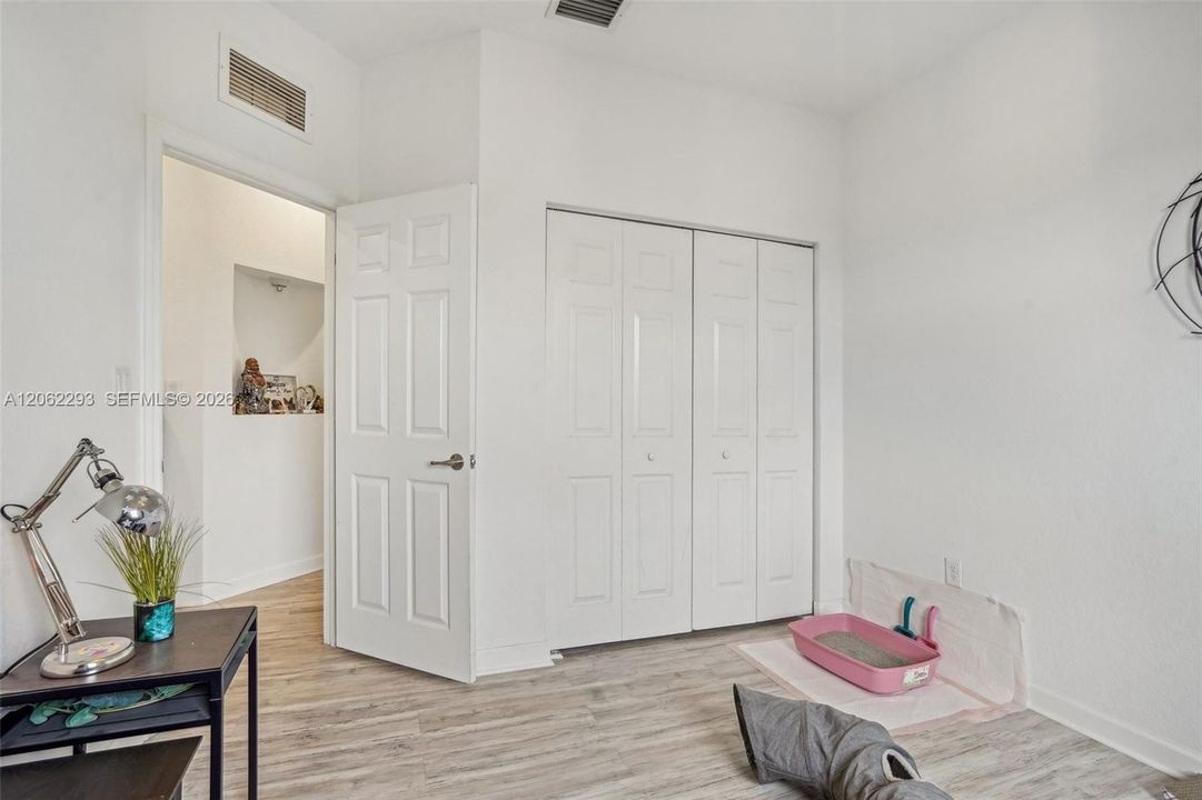 En Venta: $639,000 (4 camas, 3 baños, 2630 Pies cuadrados)