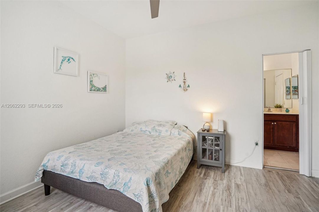 En Venta: $639,000 (4 camas, 3 baños, 2630 Pies cuadrados)
