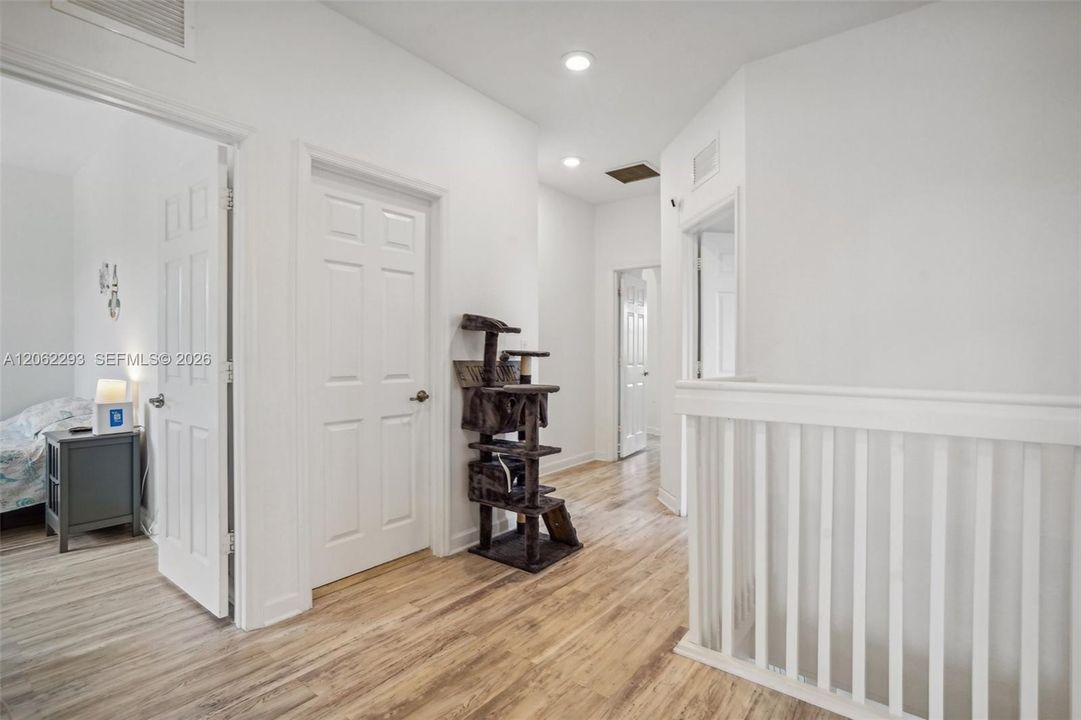 En Venta: $639,000 (4 camas, 3 baños, 2630 Pies cuadrados)