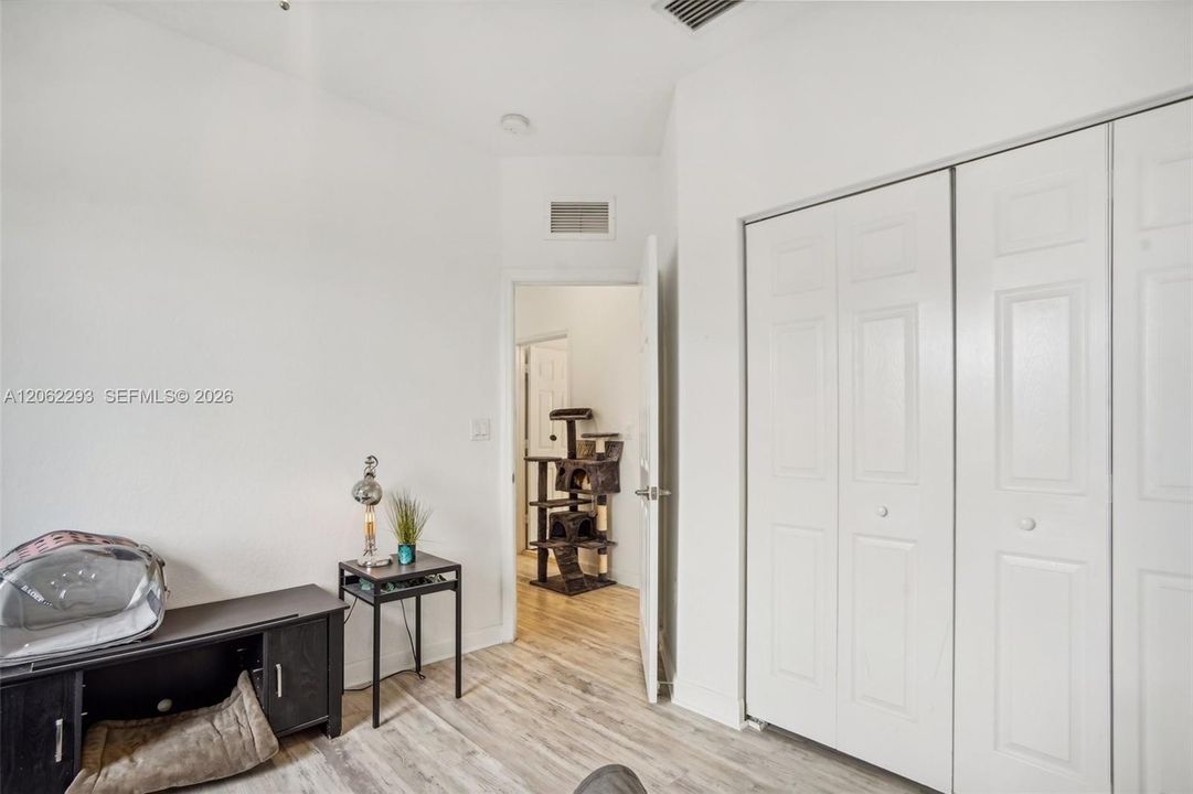En Venta: $639,000 (4 camas, 3 baños, 2630 Pies cuadrados)