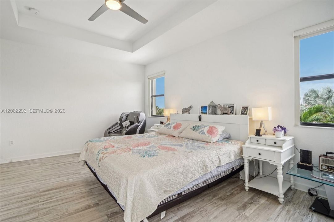 En Venta: $639,000 (4 camas, 3 baños, 2630 Pies cuadrados)