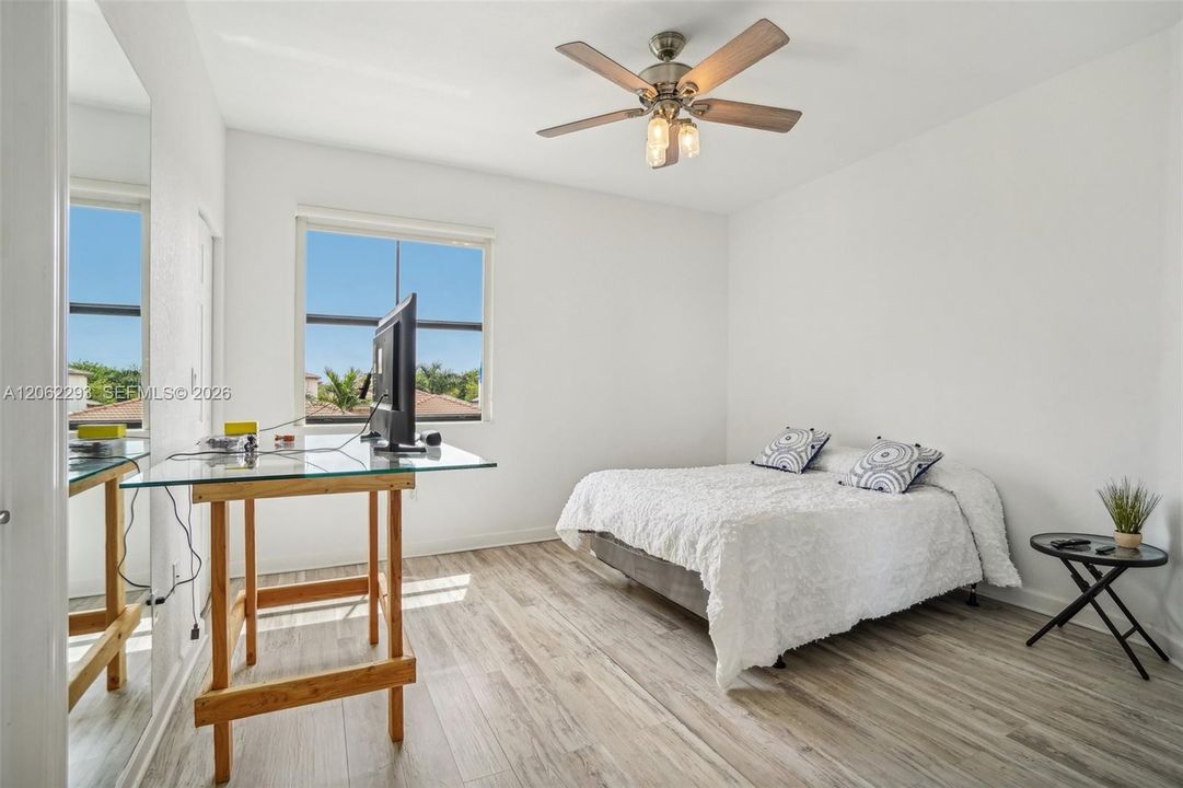 En Venta: $639,000 (4 camas, 3 baños, 2630 Pies cuadrados)
