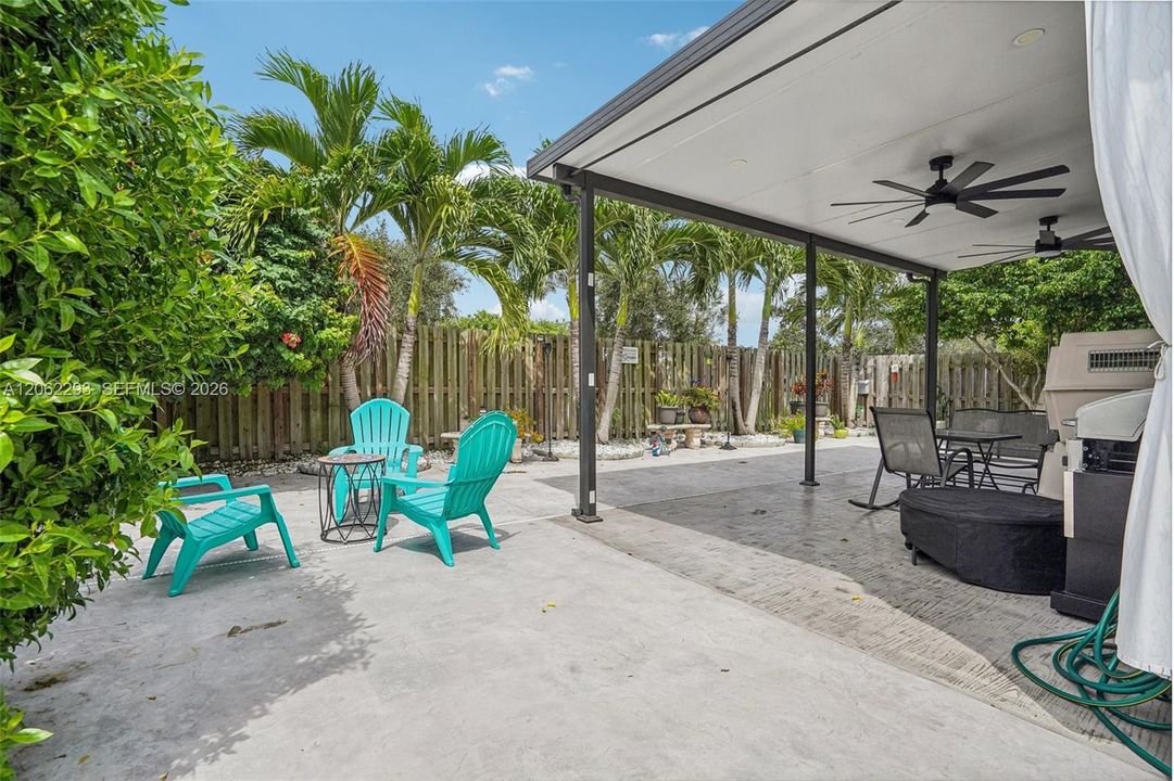 En Venta: $639,000 (4 camas, 3 baños, 2630 Pies cuadrados)