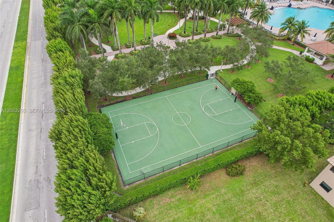 En Venta: $639,000 (4 camas, 3 baños, 2630 Pies cuadrados)