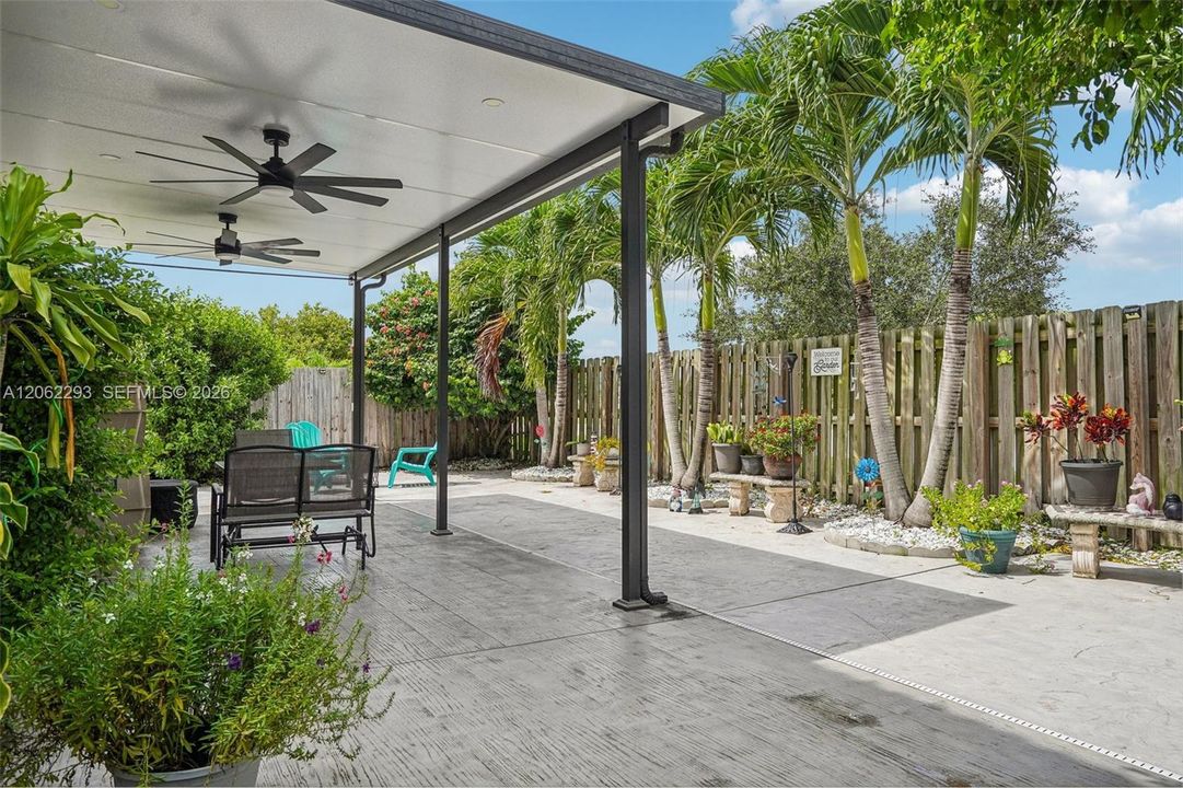 En Venta: $639,000 (4 camas, 3 baños, 2630 Pies cuadrados)