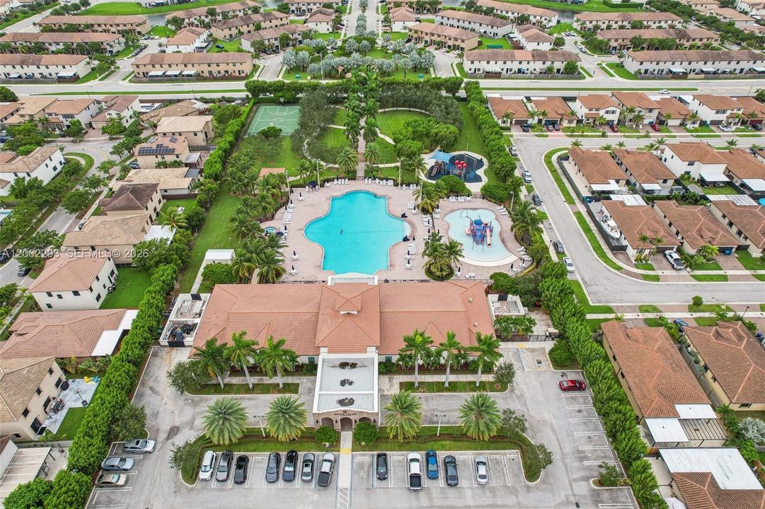 En Venta: $639,000 (4 camas, 3 baños, 2630 Pies cuadrados)