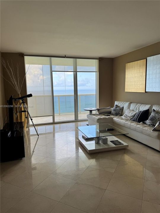 For Rent: $12,000 (3 beds, 3 baths, 1841 Square Feet)