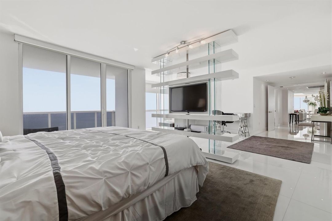 18201_Collins_Ave_5109_015